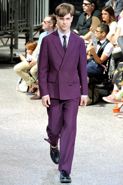 Look 29